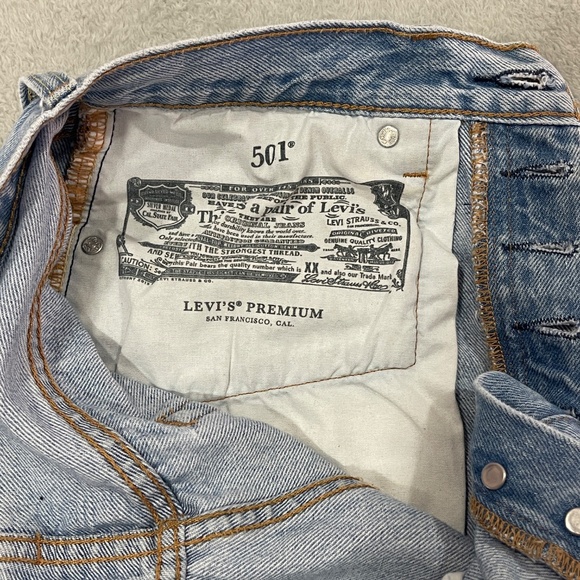 Levi's 501 Distressed Shorts Size 27 - Picture 7 of 15